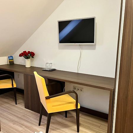Pipacs Panir & Grill Garden Vendeghaz Hotel Gyorujbarat Bagian luar foto